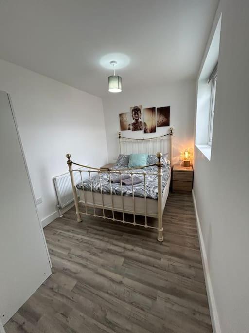 Bali Bliss Garden Flat With Parking Lejlighed Enfield Eksteriør billede